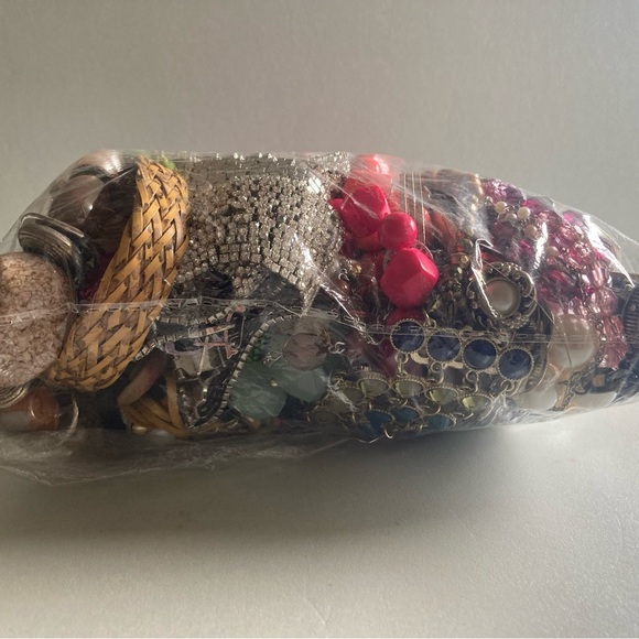 3lb+Mixed Costume crafters Jewelry Lot -  modern vintage - Picture 7 of 9